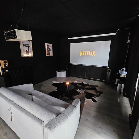 Black Box Cinema Appartement Avec Balneo เอปินาล ภายนอก รูปภาพ