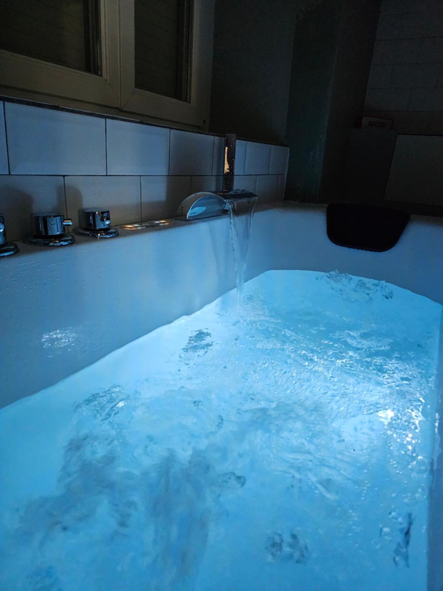 Black Box Cinema Appartement Avec Balneo เอปินาล ภายนอก รูปภาพ