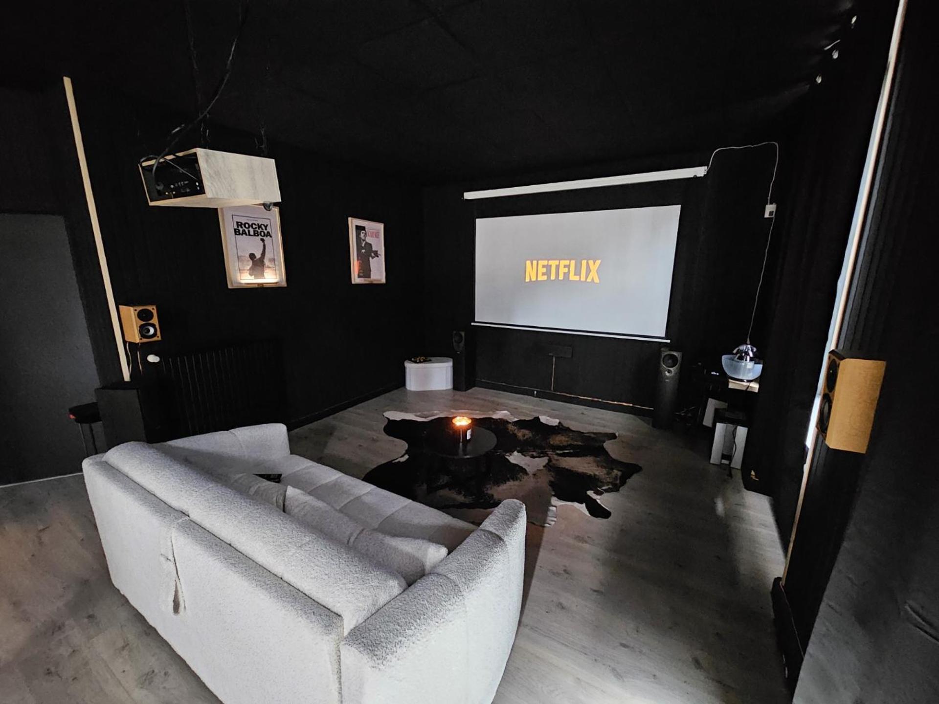 Black Box Cinema Appartement Avec Balneo เอปินาล ภายนอก รูปภาพ